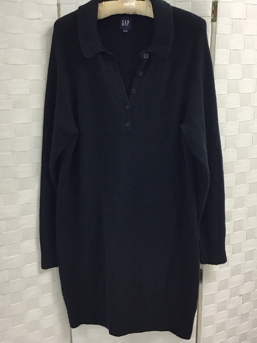 GAP Women's Black V-Neck Polo Sweater
